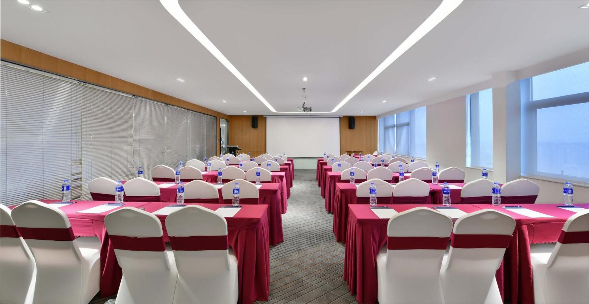 Holiday Inn Express Chengdu North Railway Station By Ihg - Near Panda Base, Near Chunxi Road Экстерьер фото